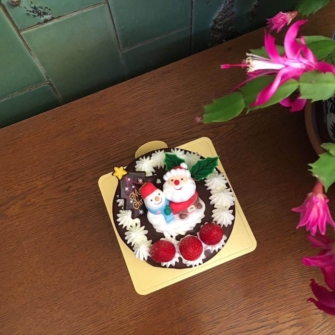 工藤まやさんのインスタグラム写真 - (工藤まやInstagram)「たぶん世界でいちばん早くクリスマスケーキを食べます🎂日本一好きなパティシエれいちゃんの。#クリスマスケーキはこんなのが好き」12月12日 16時20分 - mayahawaii325