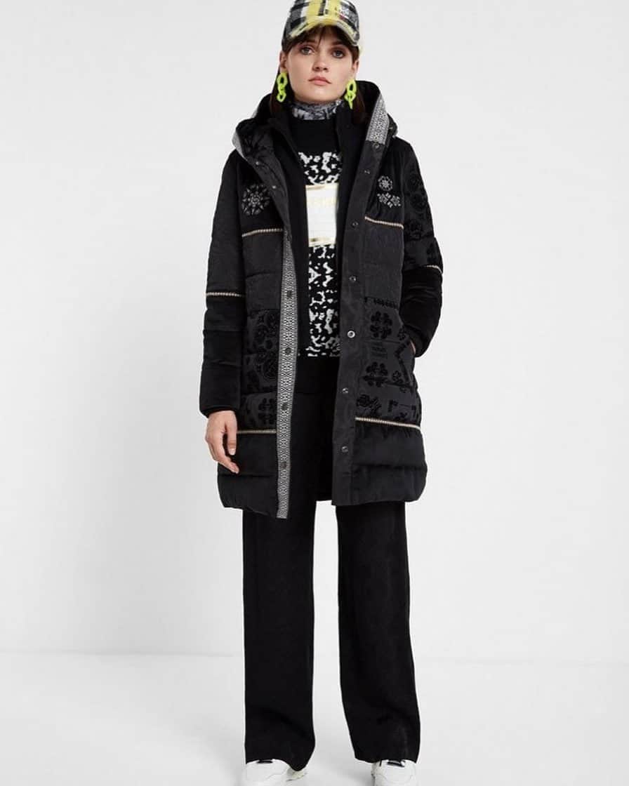 LOCONDO.jp さんのインスタグラム写真 - (LOCONDO.jp Instagram)「【Desigual】  寒い時期にぴったりなボリュームアウター。 北欧風インスピレーションに包まれたスタイルが暖かみを増してくれます。 このベルベット風コートのエスニックディテールには、ふかふか生地にフローラルなモチーフの刺繍が施されています。  デシグアル Desigual パッド入りロングオーバーコート NOA （グレー/ブラック）  #locondo #Desigual #outer #coat #2019aw #fashion #instafashion #style #ig_fashion #ladiesfashion #instagood #패션 #패션스타그램 #时装 #时尚 #鞋 #ロコンド # デシグアル #コート #アウター #2019秋冬新作 #レディースファッション #ファッション #ファッションコーデ #ファッション好き #服 #自宅で試着 #気軽に返品 #靴を買うならロコンド #靴だけじゃないよロコンド」12月12日 16時25分 - locondo_official
