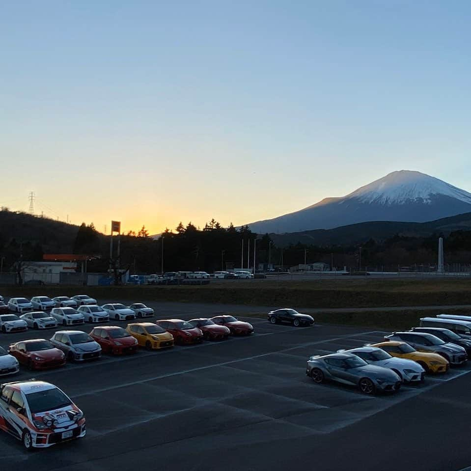 脇阪寿一さんのインスタグラム写真 - (脇阪寿一Instagram)「富士山とGR  #富士山 #mtfuji #grsupra #gr86 #grvitz #grmarkx #grchr」12月12日 16時30分 - juichiwakisaka