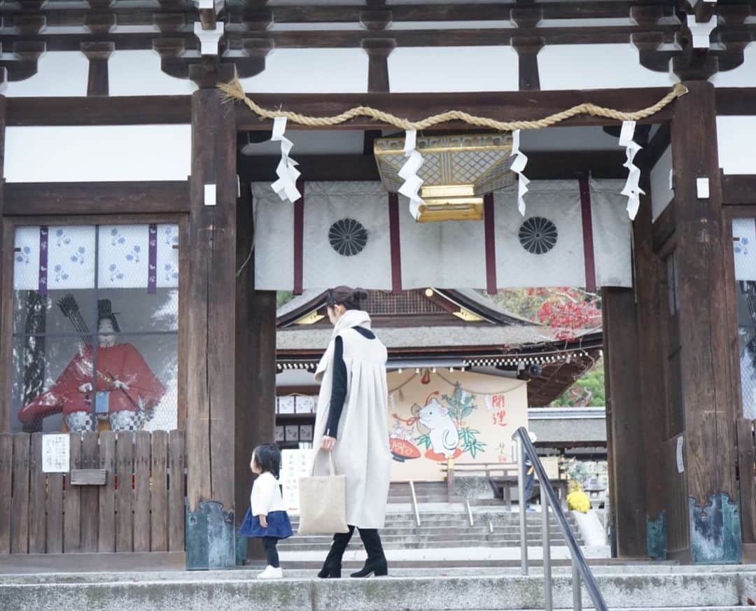 木本泉さんのインスタグラム写真 - (木本泉Instagram)「-﻿ 妹と姪っ子と松尾大社へ⛩﻿ ﻿ 来年の干支が出ていました🐭﻿ ﻿ お参りするまでにも、色んなものに興味を持ち、なかなか入れない笑。﻿ ﻿ #松尾大社#京都神社#京都﻿ ﻿」12月12日 16時32分 - izumikimoto