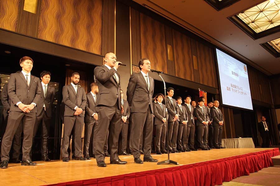 のインスタグラム：「『パートナー感謝の会』 昨日は、日頃から名古屋グランパスを支援してくださるスポンサー企業様へ、感謝の思いを伝える会でした。 今年は初めてシーズン途中での移籍を経験し、名古屋での新しい挑戦ができた充実の一年となりました。 皆様への感謝の気持ちを忘れずに来シーズンこそ恩返しができるよう、頂点目指して頑張ります🔝 #grampus  #感謝  #太田宏介」