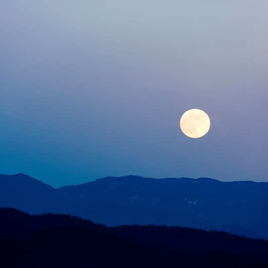 のインスタグラム：「今夜は令和元年最後の満月　コールドムーン🌕  コールドムーン（Cold Moon）とは、ネイティブアメリカンによる12月の満月の別名... https://www.junglecity.com/enjoy/enjoy-more/names-of-full-moon/」