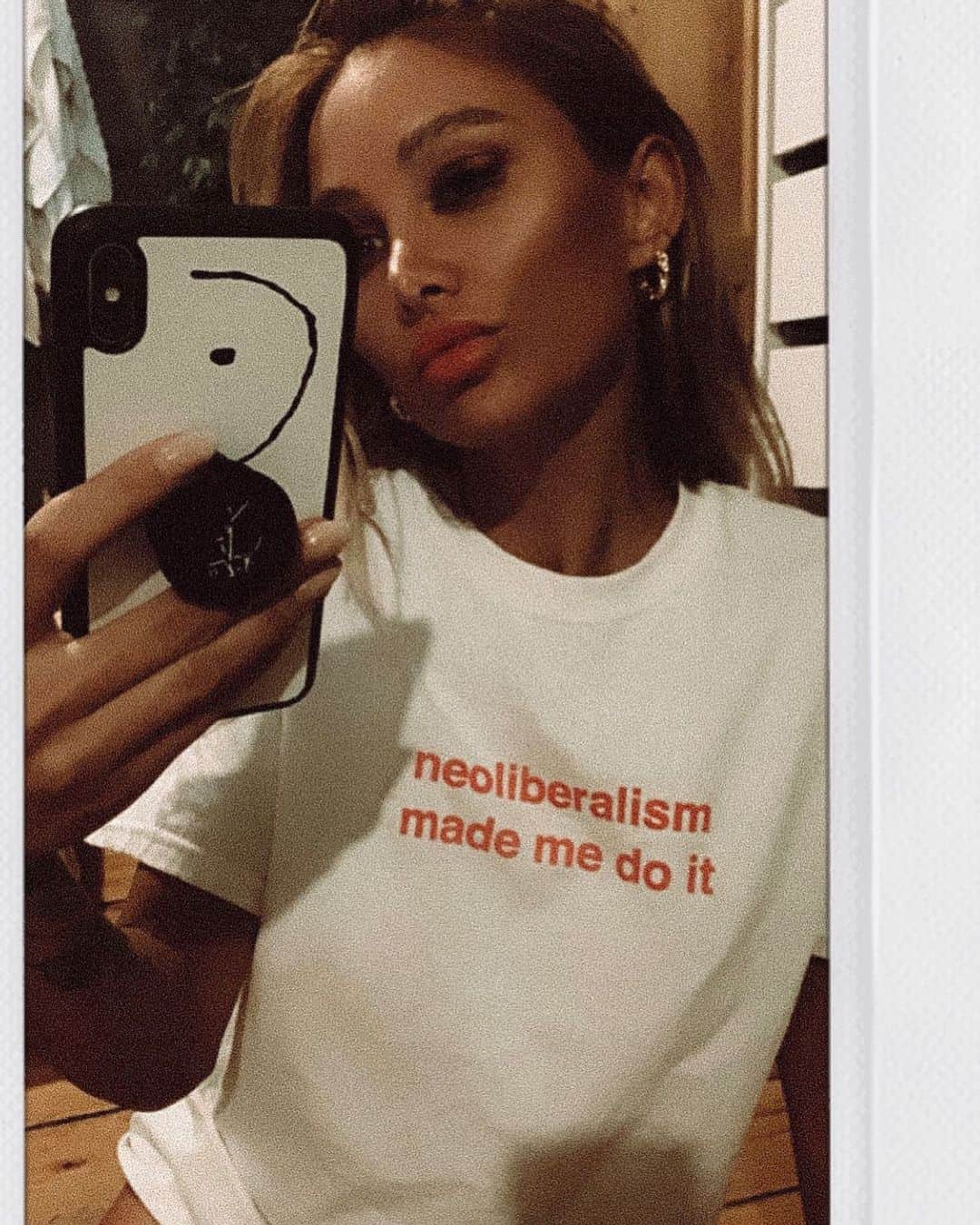 ルー・ティーズデールのインスタグラム：「COME AAAAAAAANNNNNN.... everyone gets behind boxing matches with everything in their being this is SOO IMPORTANT go and VOTE we need to get rid of our god awful Tory government and our Prime Minister that doesn’t care about our country, our NHS, our planet or anyone living here that isn’t white male privilege. VOTE LABOUR KIDS ❤️🌹 #forthemanynotthefew - ( Thanks for the T @luisanotlouisa @hatezine )」