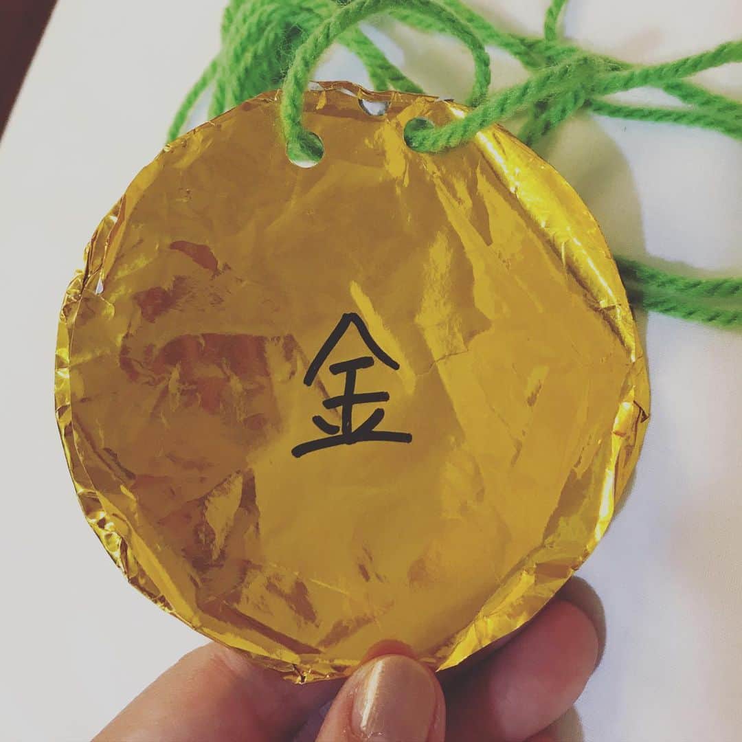 佐野優子のインスタグラム：「. 金メダルGET🥇 . 瀬戸小学校の生徒さん元気良かったぁ😆 . 楽しかったです♪̊̈♪̆̈ ありがとうございました◡̈⃝ᵗʱᵃᵑᵏઽ* . #オリパラ教育  #広島県福山市  #金メダル」