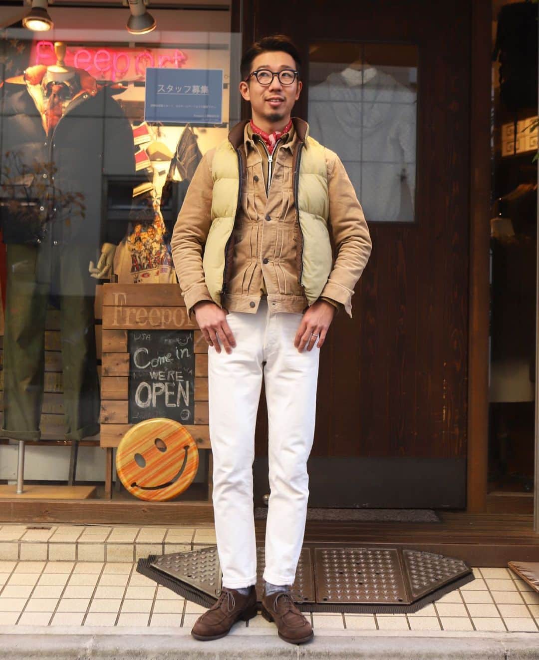 のインスタグラム：「本日のSTYLE  なんだか暖かいので コーデュロイ2ndにNBNWがちょーどいい。  #vest#crescentdownworks#ノースバイ #jacket#fobfactory #shirt#whitedenim#workersjapan #shoes#paraboot #ivystyle#trad#surf #Freeportueno#tokyo#上野セレクトショップ」