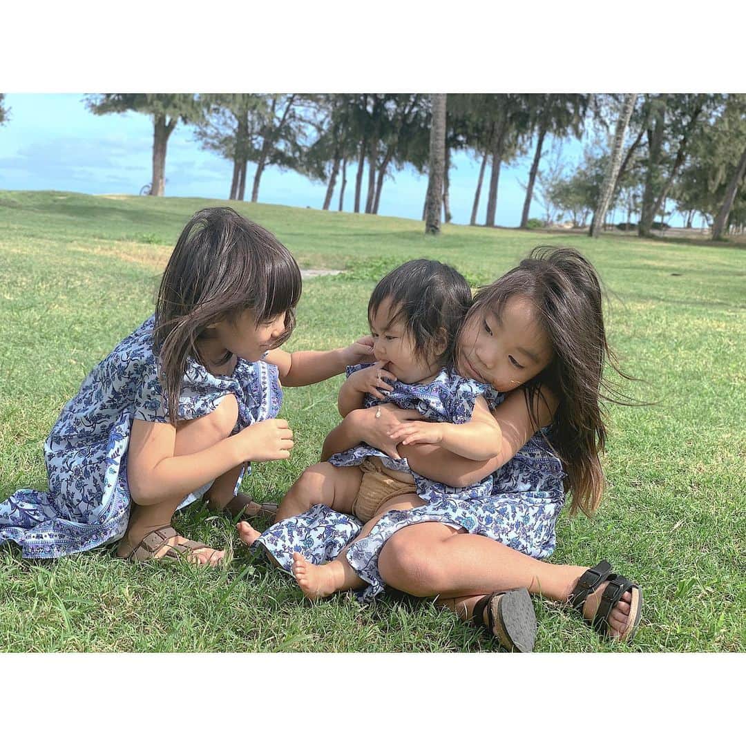 上野なつひのインスタグラム：「想い出写真❤️ 大好きな青野家との初旅行。 1男3女の子供達と過ごしたハワイ旅行がもう恋しい… 想い出写真いっぱい。 皆とってもキュートで幸せな時間。 #青野家  #なつひhawaiitime  #hawaii  #oahu」