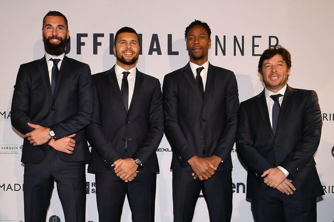 ジョー＝ウィルフリード・ツォンガのインスタグラム：「Prêt pour une nouvelle semaine en bleu @daviscupfinals ! 🇫🇷👊🏽 #TsongaTeam #TousEnsembleu #daviscup 📸 @antoinecouvercelle / @fftennis」
