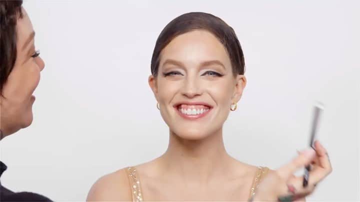 エミリー・DiDonatoのインスタグラム：「@marilynmonroe makeup tutorial with @erinparsonsmakeup  is LIVE! Link in BIO!!!! 🚨 💄 Erin pulls out all the stops in this tutorial and this little nose contour trick here totally gave the illusion of Marilyn’s button nose!  This tutorial was weeks in the making and can’t thank @811media @erinparsonsmakeup @evaniefrausto @hausofgarbageofficial , @marilynmonroecollection enough for helping to bring this to life. Thoroughly enjoyed paying homage to the icon that is #marilynmonroe !  I feel so lucky to be able to work with such experts in beauty and fashion but being able to share their expertise with all of you just makes it 10x better!!!!」