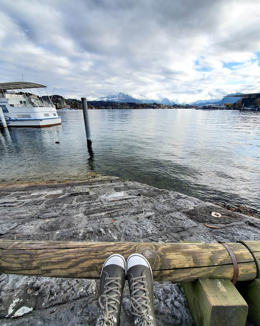 レクシー・ベルさんのインスタグラム写真 - (レクシー・ベルInstagram)「Lucerne, Switzerland 🖤」11月19日 1時14分 - omgitslexi