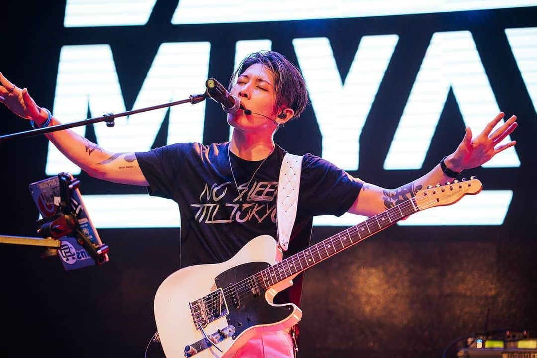 MIYAVI（石原貴雅）さんのインスタグラム写真 - (MIYAVI（石原貴雅）Instagram)「🙏 @miyavi_ishihara “NO SLEEP TILL TOKYO” World Tour 2019 ASIA🔥 Day 7 11.17 #Beijing #Tango 非常感謝你 🙏 ． Next Up Day 8 11.23 #Bangkok #Route66 Photo By: @janjanskins 【リリース情報】 MIYAVI NEW ALBUM 💿 NO SLEEP TILL TOKYO 7.24 Release⬇️⬇️ https://umj.lnk.to/miyavi_nsttPR ． 【ライブ情報】 「MIYAVI “NO SLEEP TILL TOKYO” World Tour 2019 ASIA」 11/1 Hong Kong | Music Zone@E-Max 11/3 Taipei | CLAPPER STUDIO 11/8 Seoul | WEST BRIDGE with KT 5G 11/10 Shanghai | VAS LIVE 11/13 Guangzhou | MAO Livehouse 11/15 Chengdu | Aflame Art Center Hall 1 11/17 Beijing | TANGO 11/23 Bangkok | Central Plaza Chaengwattana Hall ． 「MIYAVI “NO SLEEP TILL TOKYO” World Tour 2019 JAPAN」 12/5 Sapporo | Zepp Sapporo 12/9 Sendai | Rensa 12/10 Nagoya | Zepp Nagoya 12/12 Fukuoka | Zepp Fukuoka 12/18 Tokyo | Zepp DiverCity TOKYO 12/21 Osaka | Zepp Osaka Bayside ． MIYAVI ファンクラブ ”MYV CREW” 2019年度会員受付中！！ MIYAVI Fan Club“ MYV CREW” 2019 Membership Admission and Renewal Information  ご入会方法は⬇️ http://myv382tokyo.com/myvcrew/about.html ． ． #MIYAVI #NoSleepTillTokyo #NSTT #UnderTheSameSky #DAOKO #千客万来 #SenkyakuBanrai #Diner #ninagawamika #蜷川実花 #MYVCREW #NorthAmerica #USA #CANADA #MEXICO #EUROPE #ASIA #JAPAN #live ．」11月19日 1時15分 - miyavi_staff