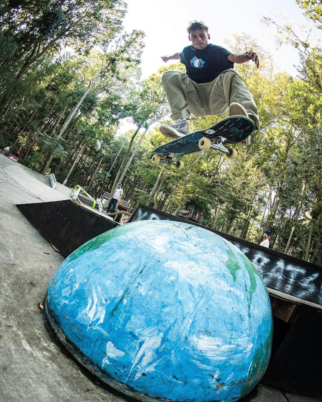 Nike Skateboardingさんのインスタグラム写真 - (Nike SkateboardingInstagram)「🚀🌏 @axlbbb Worldwide kickflip.  #nikesb @soulland 📷 @nobuoiseki」11月19日 1時26分 - nikesb