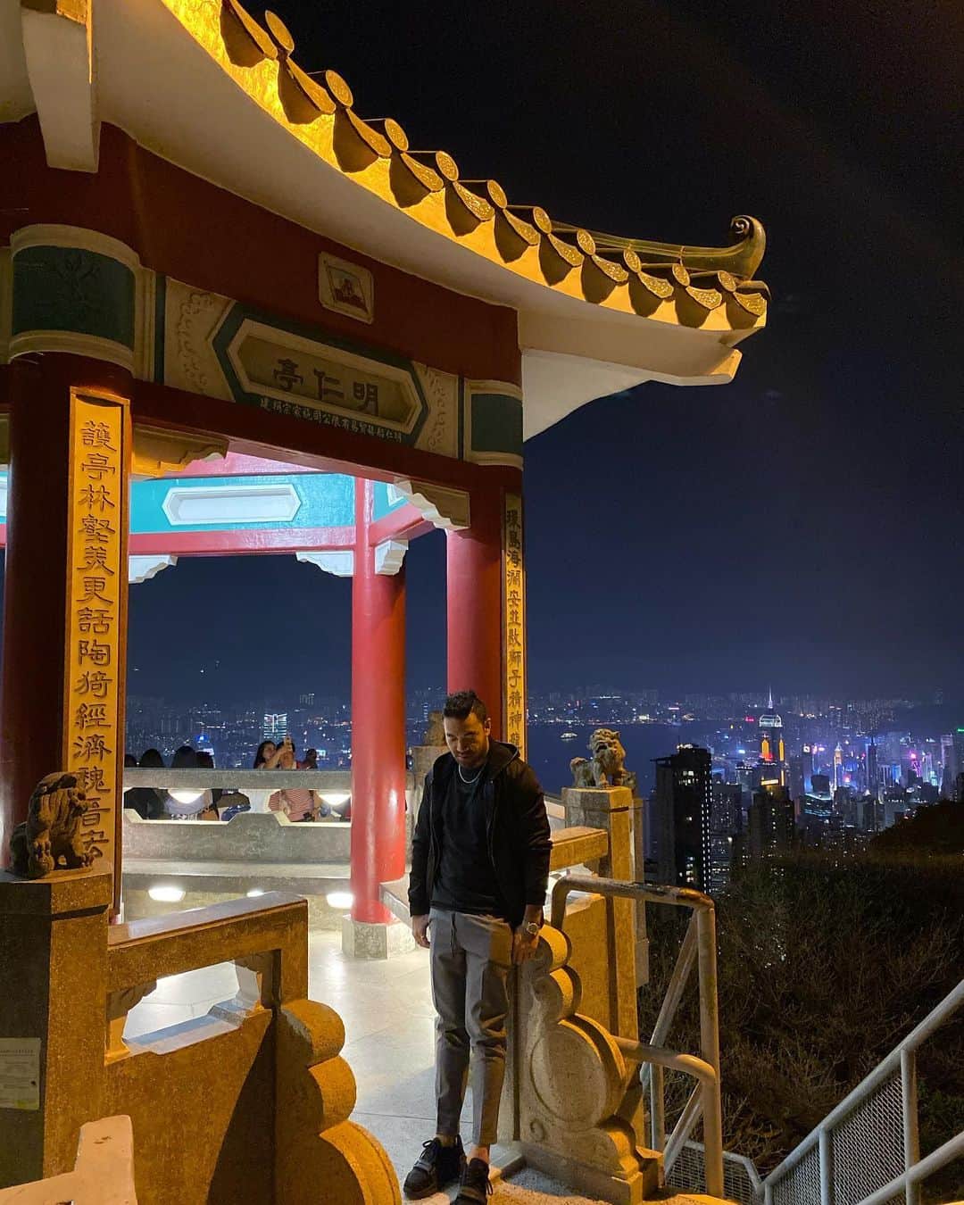 マルコ・ファビアンのインスタグラム：「#vacationmode 🙏🏻😎✈️ HONG KONG 🇭🇰❤️」
