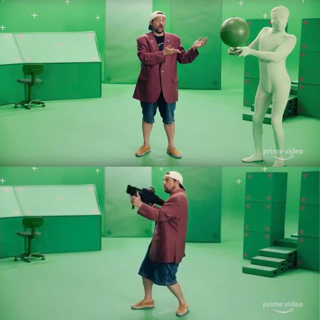 ケヴィン・スミスのインスタグラム：「The folks at Amazon must’ve run out of money, because they didn’t add the budgeted, agreed-upon special effects to my video that recaps the first 3 seasons of THE EXPANSE (@ExpanseOnPrime)! I may look like a green-screen goon and an idiot in an oversized jacket, but I'm pretty passionate when I break down 30 hours of #SciFi action in about 15 minutes! Watch the recap at the link in my bio and then jump right into Season 4 when it hits @amazonprimevideo on December 13th! You, too, will be saying “Bring on the juice!” #KevinSmith #TheExpanse #greenscreen」
