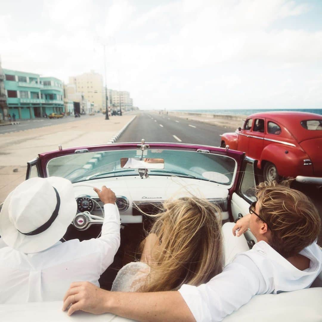 ニコ・ロズベルグさんのインスタグラム写真 - (ニコ・ロズベルグInstagram)「I could get used to this 😍  _ 📸 @julian__bogner – thx for the impressive #Cuba content!  #classiccar #classiccars #f1 #formula1」11月19日 2時11分 - nicorosberg