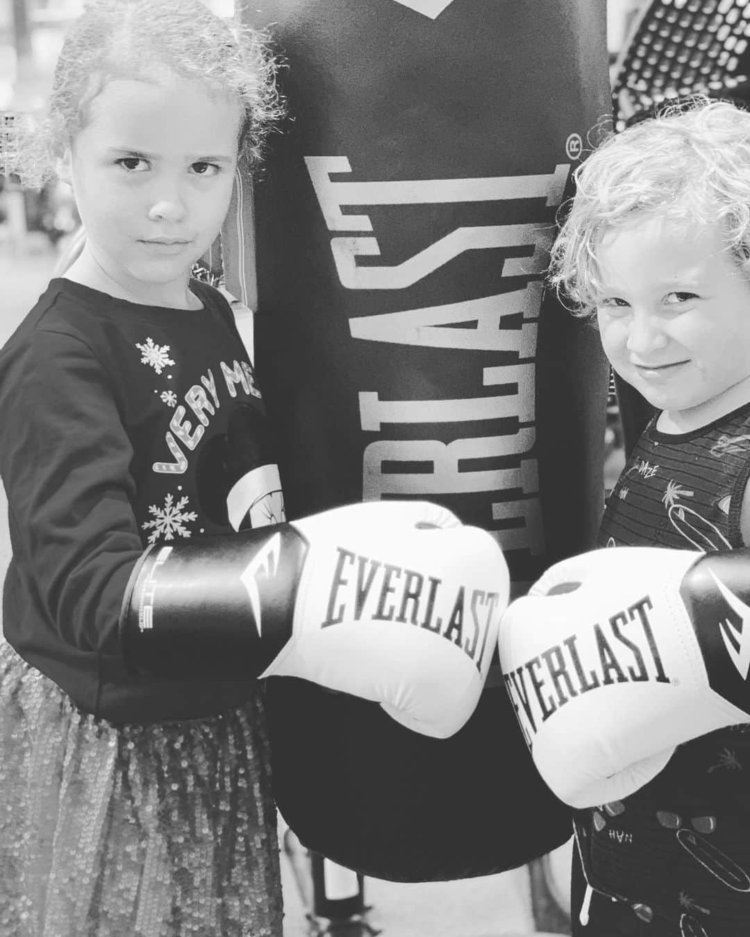 ブリット・ニコルのインスタグラム：「These two started martial arts last week!!! Turns out Ella is a natural at boxing and AJ is really good at high kicks haha! It’s so adorable to watch them take class!!! Gonna be a fun season!!!」