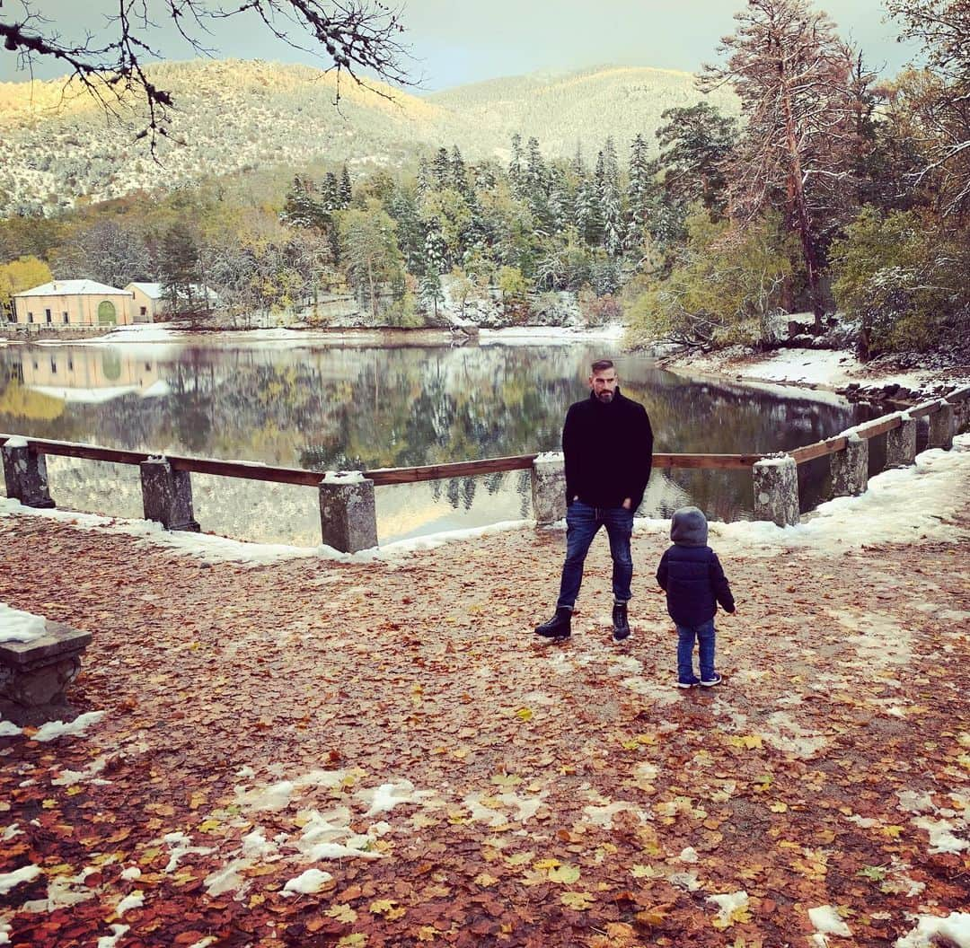 アルベルト・ロポさんのインスタグラム写真 - (アルベルト・ロポInstagram)「Sigamos sumando momentos como este! Paz + desconexión + Naturaleza = Felicidad. #familia」11月18日 17時55分 - albertolopo