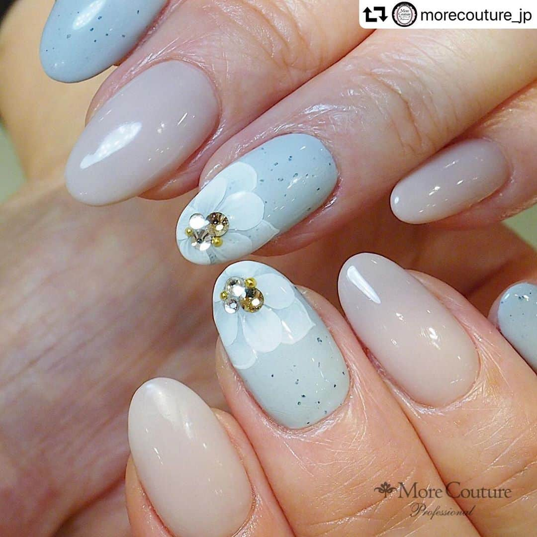 黒崎えり子さんのインスタグラム写真 - (黒崎えり子Instagram)「✨NAIL EXPO 2019✨ @morecouture_jp  ブースにて発売となる新色を使ったデザインをご紹介します♡ . . ◾️使用色 MoreCouture × DIC COLOR GUIDE 日本の伝統色 #d703深川鼠 （ふかがわねず） #309モーヴベージュ . . Nails by 山浦あゆ美 @ayukoro . .  #tokyonailexpo2019 #東京ネイルエキスポ2019 #nailexpo #ネイルエキスポ #morecouture #モアクチュール #moregel #モアジェル  #erikonail #エリコネイル #erikonail山浦あゆ美 #erikonailginza」11月18日 17時57分 - erikonail