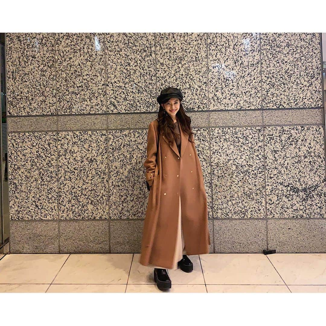 板野友美さんのインスタグラム写真 - (板野友美Instagram)「👗👠#casquette @ca4la_official  #jacket  @amerivintage  #knit  @fray_id  #shoes  @louisvuitton  #ootd #友Style」11月18日 18時02分 - tomo.i_0703