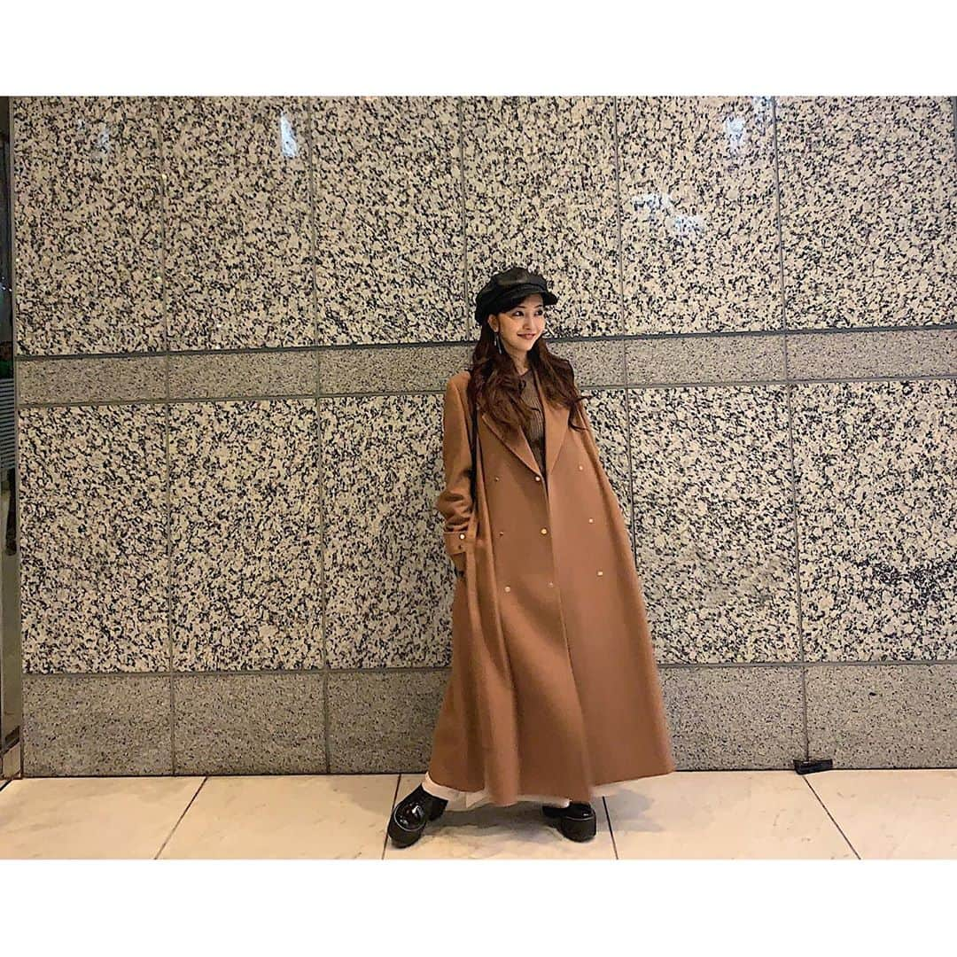 板野友美さんのインスタグラム写真 - (板野友美Instagram)「👗👠#casquette @ca4la_official  #jacket  @amerivintage  #knit  @fray_id  #shoes  @louisvuitton  #ootd #友Style」11月18日 18時02分 - tomo.i_0703