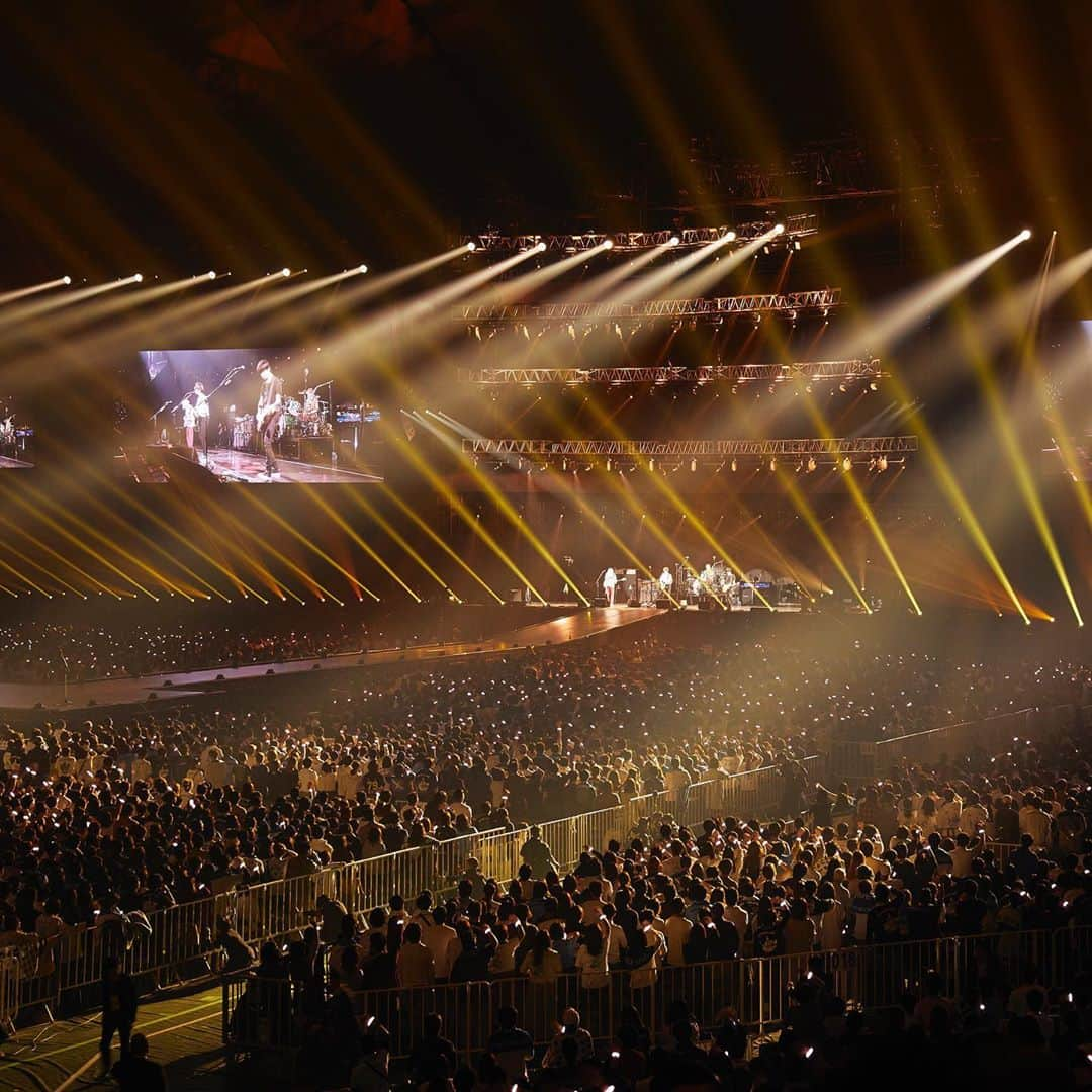 BUMP OF CHICKENさんのインスタグラム写真 - (BUMP OF CHICKENInstagram)「#BUMPOFCHICKEN TOUR 2019 #auroraark at TOKYO DOME Photo by @yoshiharuota」11月18日 18時02分 - bumpofchickenofficial