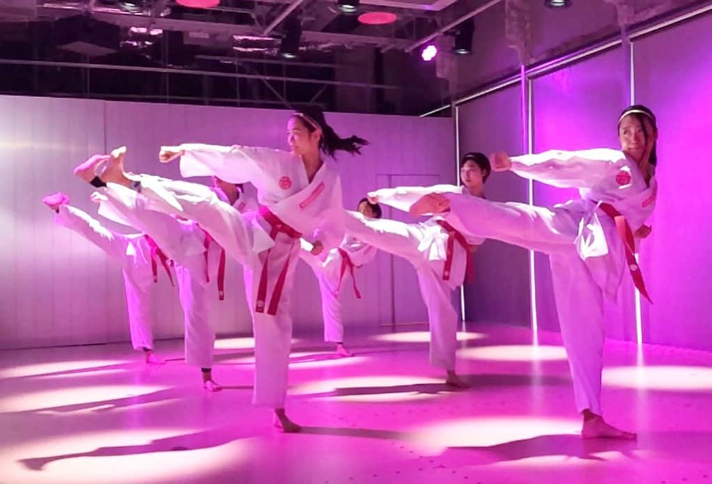 池田莉子さんのインスタグラム写真 - (池田莉子Instagram)「アチョー🥋🥋﻿ 空手の広告見たよー！っといろんな方に言って頂けて﻿ 嬉しいです。﻿ ﻿ 音楽に合わせて、楽しく学べます！ 一緒に行く人募集中💓 ﻿ ﻿ 礼で始まり礼で終わる🙇‍♀️﻿ 美しいスポーツです。﻿ ﻿ ﻿ #nergy #bifnergy #karate #fitness ﻿ #空手 #武道フィットネス #道着 #ナージー﻿」11月18日 18時02分 - ricoikeda