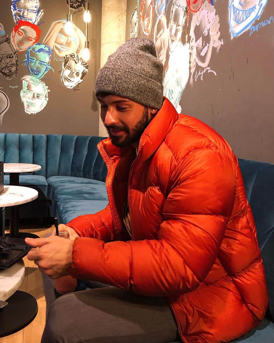 のインスタグラム：「🥶 #cold #hamburg #weitergehts #eskimo #citytrip」