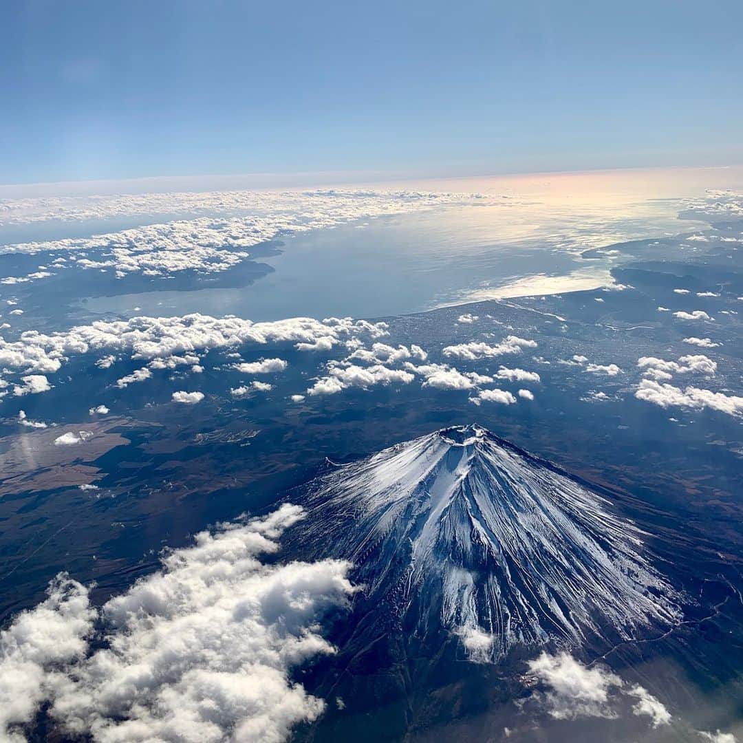 福西崇史さんのインスタグラム写真 - (福西崇史Instagram)「. 最高の景色🗻 . #日本一 #富士山 #山と海と空 #最高 #今回の移動でいい事あった #なかなか見れない #機内で1人でめちゃ喜んでた #instagood #instaphoto」11月18日 18時14分 - takashi_fukunishi