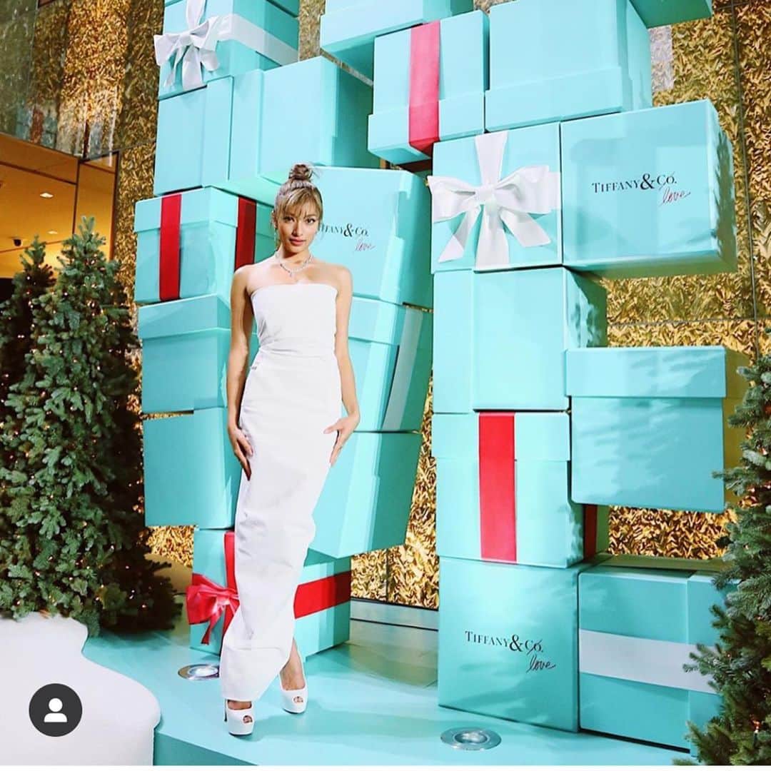 管沼詩乃のインスタグラム：「TIFFANY HOLIDAY💎🎄❤️ @tiffanyandco 👸✨@rolaofficial 💄 @rieshiraishi1220 👗 @rickowensonline」