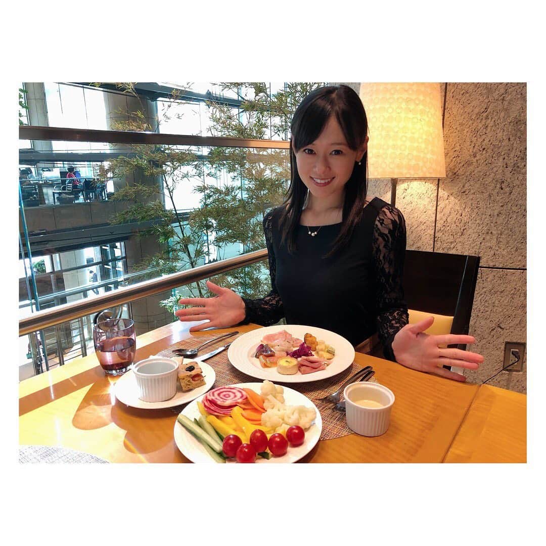 柳野玲子さんのインスタグラム写真 - (柳野玲子Instagram)「仲良し3人でランチブュッフェ😋💞 どれもこれも美味し過ぎて…食べ過ぎました(*´꒳`*)✨ また行きたーい😍 #ランチ #ランチブュッフェ #マンダリンオリエンタル東京 #至福  #贅沢ランチ」11月18日 18時15分 - yanaginoreiko