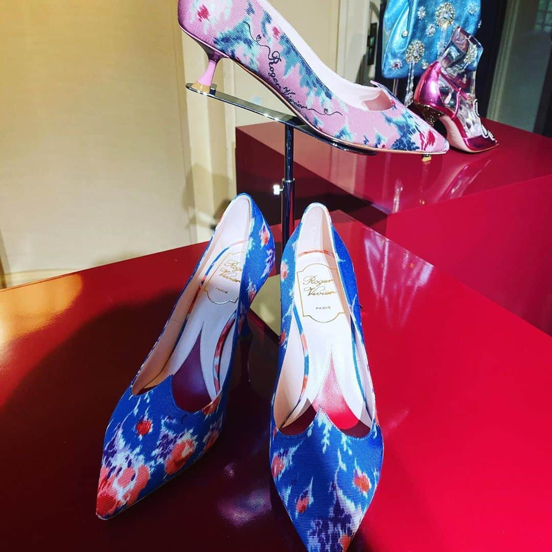 滝沢眞規子さんのインスタグラム写真 - (滝沢眞規子Instagram)「@rogervivier  11月20日より伊勢丹新宿本館2階でポップアップが開催されます。 すごく可愛いので是非❤️ @rogervivier @gherardofelloni #hotelvivier」11月18日 18時26分 - makikotakizawa