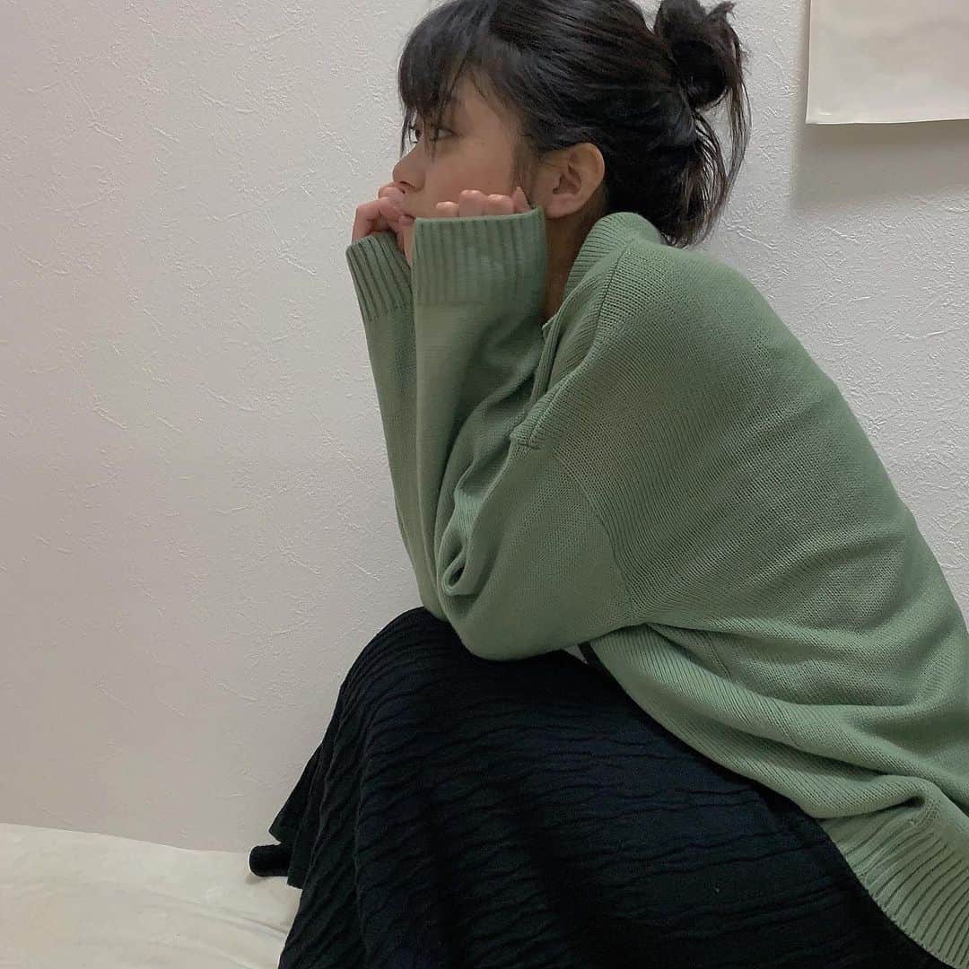 前田亜美のインスタグラム：「. . くしゃだんごヘアーにハマってる。. . . 後、抹茶色の服。笑. . #私服 #ami私服」
