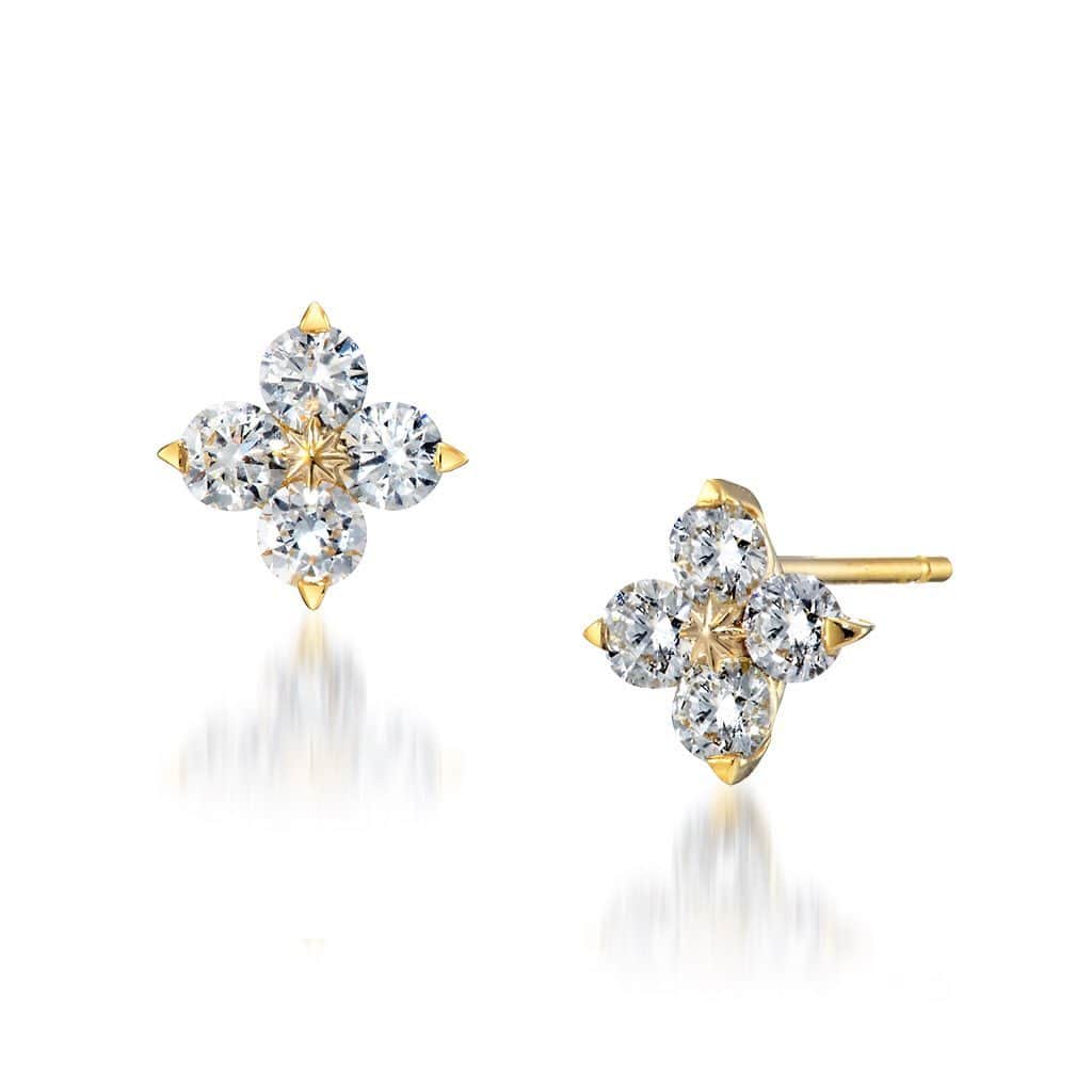 starjewelry_pressさんのインスタグラム写真 - (starjewelry_pressInstagram)「【PIERCE COORDINATE】 繊細な透かし柄に目を惹かれるボリュームピアスに、ダイヤモンドが華やかなスタッズピアスやリバーシブルで楽しめるイヤリングをイヤーカフとしてレイヤード。  #starjewelry #スタージュエリー #pierce #ピアス #earring #イヤリング #gold #diamond #ダイヤモンド #xmas #holiday #gift #present #coordinate #冬コーデ」11月18日 18時29分 - starjewelry_press
