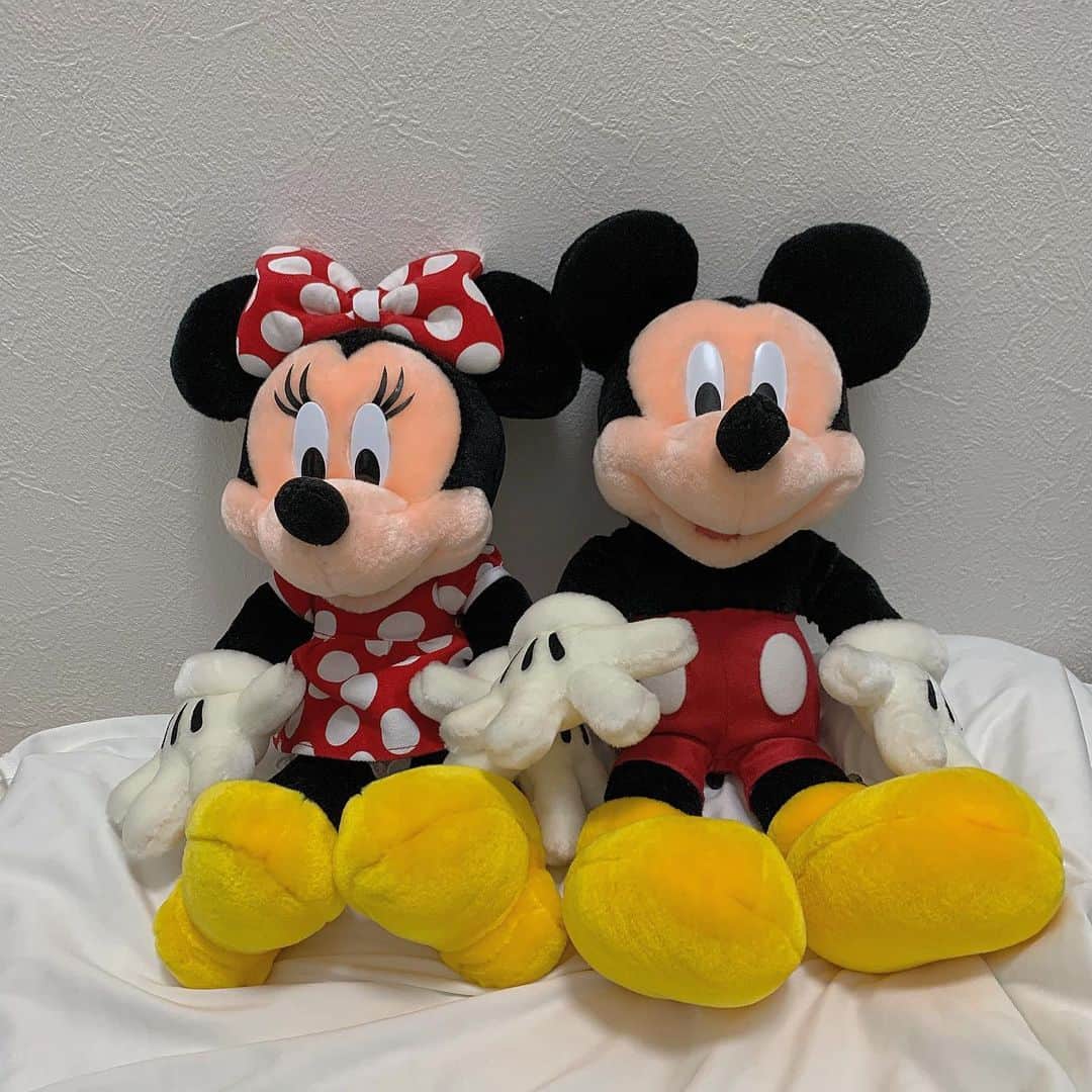 前田亜美のインスタグラム：「. . . ♥︎ ᕼᗩᑭᑭY ᗷIᖇTᕼᗞᗩY ♥︎. . . Mickey Mouse♡Minnie Mouse. . . #ミッキーマウス #ミニーマウス #誕生日 #🎂 #ミッキー #ミニー #おめでとう」