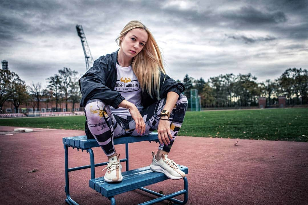 アガタ・フォルカシェブイチのインスタグラム：「Monday motivation 👊🏻 #polishgirl #athlete #blonde #sprinter #track #trackandfield #tracknation #trackislife #fitgirl #fit #fitnessfreak #instafit #reebok #crossfitgirl #crossfit #strez #gym #gymfreak #mondaymotivation #casio #autumn #hustle 📸 @halinkaninka」