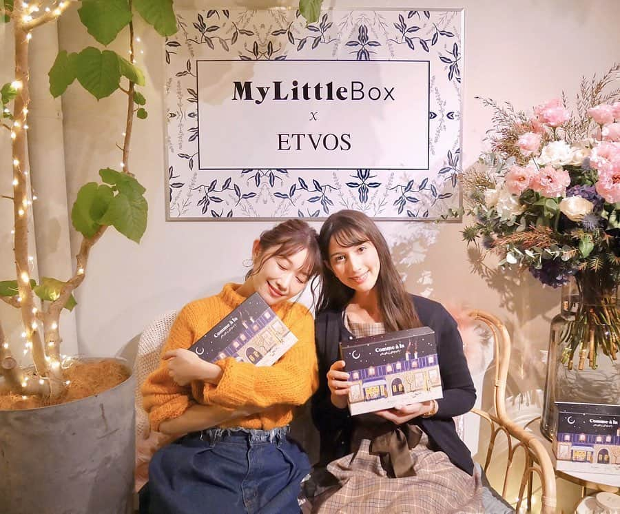 浦野一美さんのインスタグラム写真 - (浦野一美Instagram)「. My Little Box × ETVOSのローンチイベントにミモちゃんと☺️✨ . 先日のインスタライブにて、開封式をしていたアイテムです💓  寒い冬にぴったりのお籠りアイテムが入っています✨  エトヴォスの公式インスタグラムを見ていたら、  @my_little_box_japan とのコラボレーションを記念した「フォロー＆シェアキャンペーン」を発見しました♫. . 「クリーミィタップミネラルファンデーション ナチュラル（ケース＋パフ付き）」現品をプレゼントですって❣️ . . 私もお気に入りのファンデーションなので、是非に💓 12月18日（水）23:59まで ほしいほしい🥺💓💓 . . 動画は、photographer&映像クリエイターのファビ @fabianparkes に撮ってもらいました✨お洒落ね😍✨. .  #etvos #エトヴォス #mineralcosmetics #ミネラルコスメ #naturalcosmetics #ナチュラルコスメ #makeup #beautiful #paris #mineralmakeup #ミネラルメイク #mylittlebox #マイリトルボックス #パリ #フランス #美容」11月18日 18時33分 - cindy.cinderella