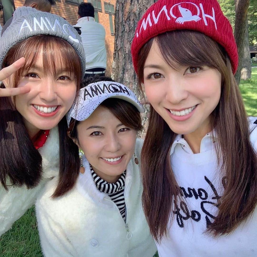 高沢奈苗さんのインスタグラム写真 - (高沢奈苗Instagram)「. HONMAGOLFのアパレル🏌️‍♀️ . 9月の試打ラウンド会の時に一足早く着用させて頂きました✨ . ニット帽スタイルだったので、かなりの時差投稿になってしまいましたが😛 . これからの季節にぴったりなゴルフコーデ😊💛💛 . 冬はやっぱりニット帽かわいいよね😍👍 . . . #honmagolf #honmaapparel #golffashion #ゴルフ #ホンマゴルフ #ホンマゴルフアパレル #ゴルフファッション #冬ゴルフファッション」11月18日 18時36分 - nanaetakasawa