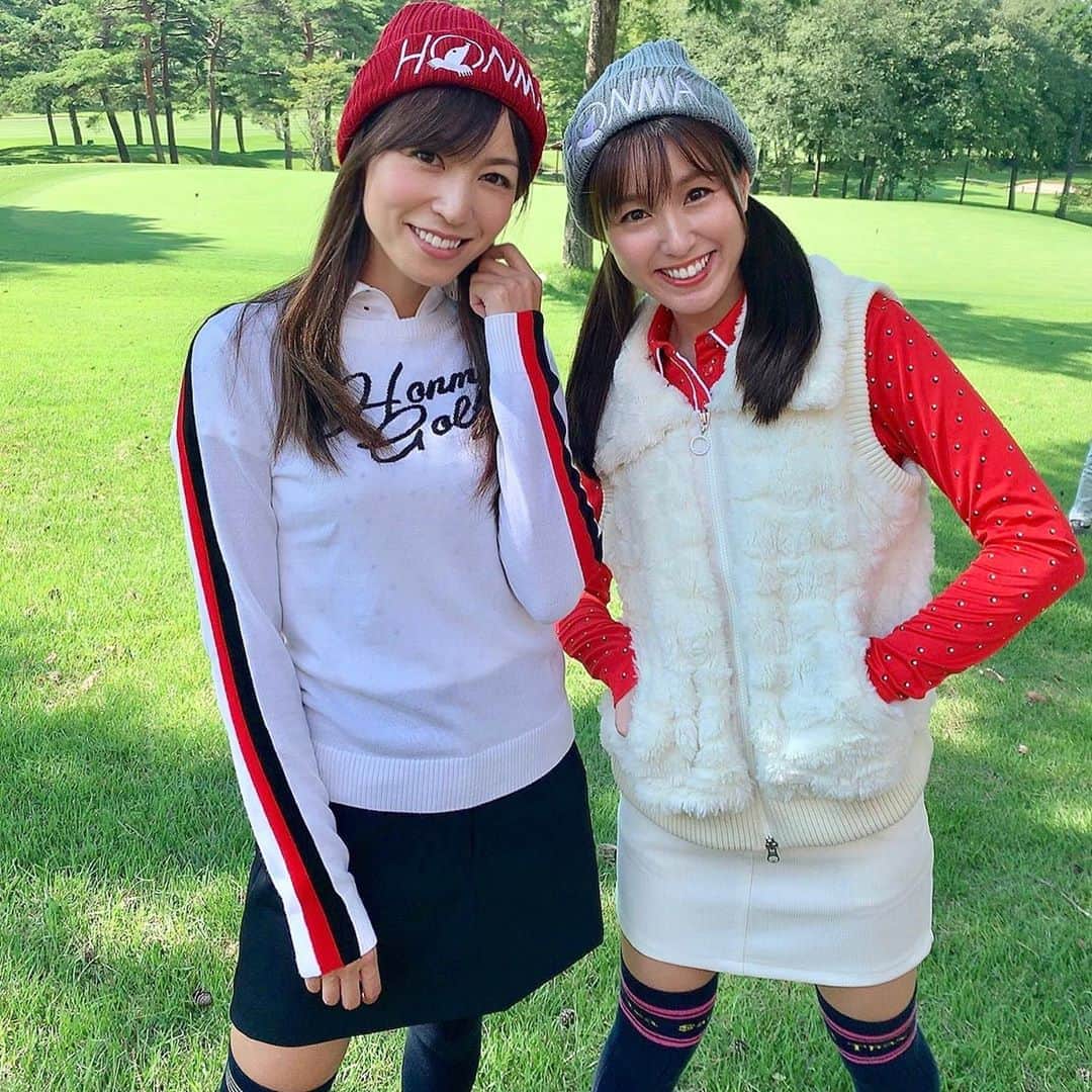 のインスタグラム：「. HONMAGOLFのアパレル🏌️‍♀️ . 9月の試打ラウンド会の時に一足早く着用させて頂きました✨ . ニット帽スタイルだったので、かなりの時差投稿になってしまいましたが😛 . これからの季節にぴったりなゴルフコーデ😊💛💛 . 冬はやっぱりニット帽かわいいよね😍👍 . . . #honmagolf #honmaapparel #golffashion #ゴルフ #ホンマゴルフ #ホンマゴルフアパレル #ゴルフファッション #冬ゴルフファッション」