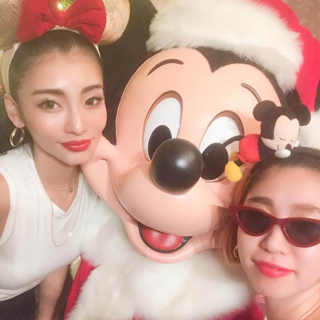 串戸ユリアさんのインスタグラム写真 - (串戸ユリアInstagram)「♥️♥️♥️♥️♥️♥️♥️. . Happy hippie birthday Mickey!. . ♥️♥️♥️♥️♥️♥️♥️♥️♥️♥️. .  今日11月18日は. ミッキーさんのお誕生日🎂✨. .  #HappyBirthday #mickymouse.  #hkdisneyland #PR」11月18日 18時51分 - yuriavodka