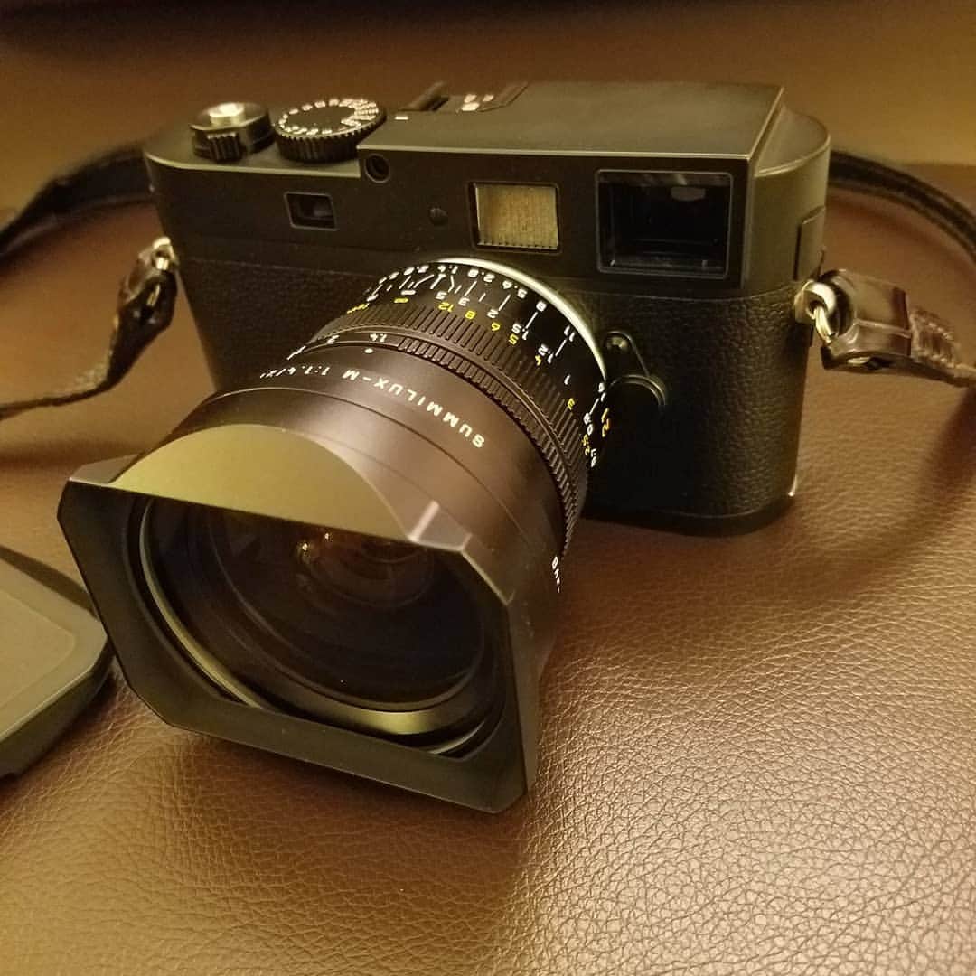 のインスタグラム：「フォトグラファーごっこ開始✨ 写真撮影よりも、、 グルメレポーターになってしまいました、😱❕ #勝田一樹 #kazukikatsuta #勝田めし #leicamonochrom #summilux21mm #香港 #香港島 #香港中環 #蓮香楼 #ディメンション #dimensionjazz」
