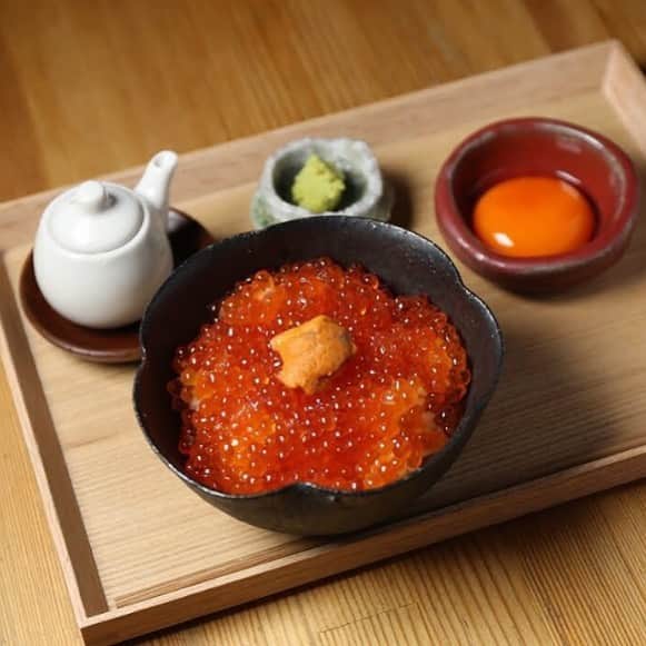 のインスタグラム：「カッシーワのTKGがプチリニューアル。 至高の1杯をぜひお試しあれ。 . . . #cassiwa #カッシーワ #大阪 #大阪肉 #焼き鳥 #大阪ワイン #大阪グルメ #梅田グルメ #シャンパン #大阪女子会 #親子丼 #大阪日本酒 #つくね #料理写真 #料理 #食べ歩き #美味しい #foodie #foodstagram #instagood #食べログ #グルメ好きな人と繋がりたい #グルメ #寿司 #梅田ディナー #梅田デート #梅田ごはん #homelife_大阪」