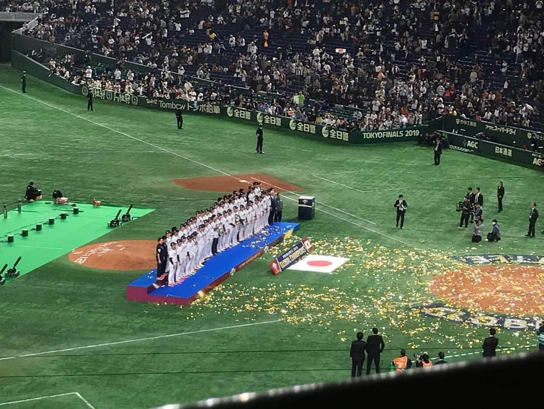 河野万里奈さんのインスタグラム写真 - (河野万里奈Instagram)「#プレミア12 決勝戦 日本vs.韓国 @東京ドーム ． 世界一奪還おめでとうございます🏆✨ ． それぞれの選手さんがなぜ日本代表に選ばれたのかがわかるような アピールポイントが心に刺さる試合でした☺️✨ ． 特に守備 日本野球ミュージアムのようでヨダレがでました ． ユーティリティ職人外崎選手のサード守備と 元キャッチャーの強肩が炸裂した近藤健介選手のレフトタッチアップ阻止 特に忘れられません恍惚とします ．  韓国チームのクローザーさんが 3イニングいった底力もバリシビレました ． 野球を好きでよかったな〜と再確認です☺️⚔️💘 ． グッズまた課金してしまった！ 侍Jキャップお気に入り！ シークレット(誰が当たるかわからない)のスライドケースは坂本勇人選手でした！ なにげに坂本勇人選手のグッズ初めて手に入れました！記念😊✨ #Premier12 #侍ジャパン #東京ドーム」11月18日 19時00分 - marina_kawano