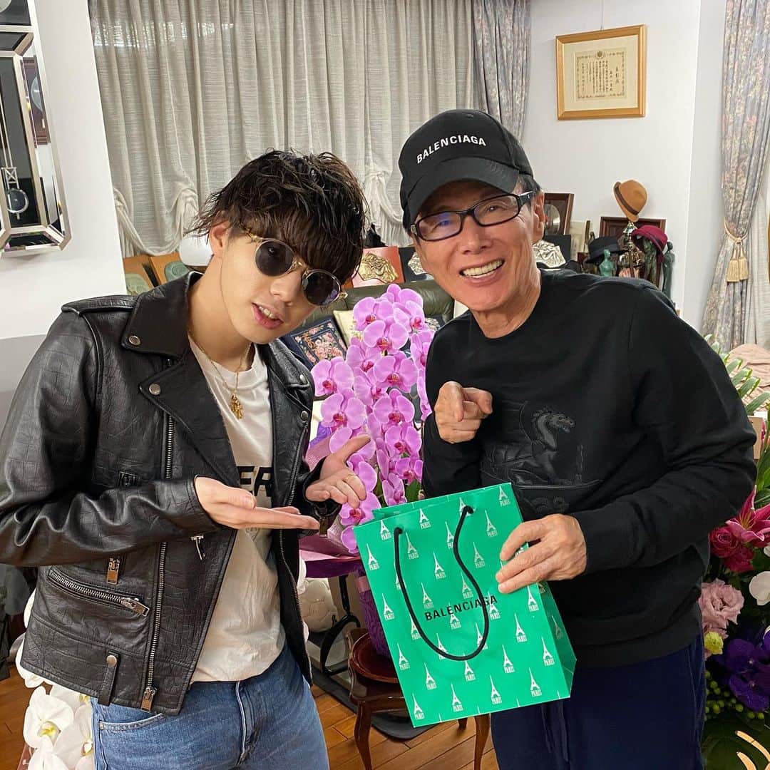 森進一のインスタグラム：「次男、三男、ヒロのマネージャーさんから頂きました😊」