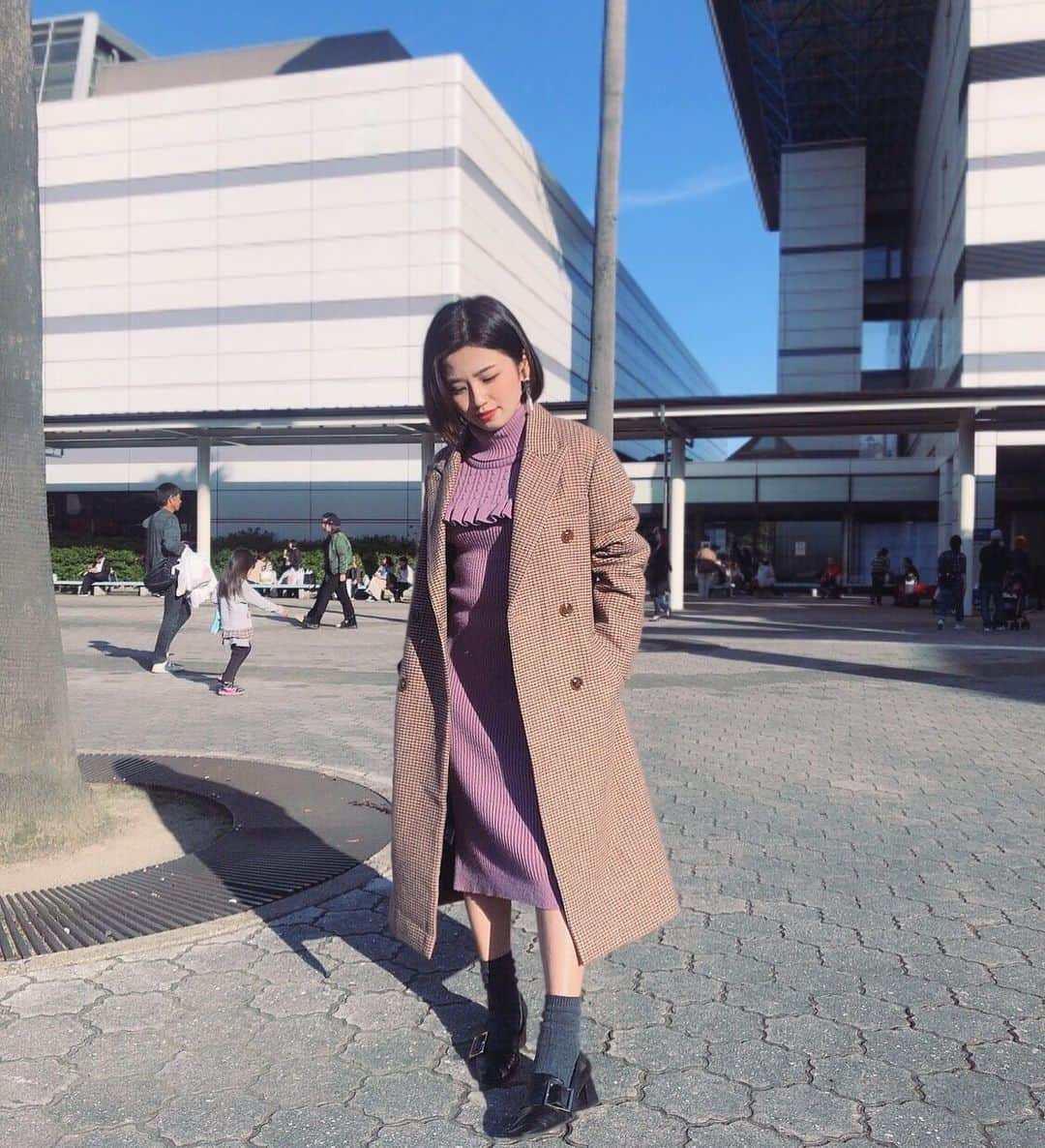 小池美由さんのインスタグラム写真 - (小池美由Instagram)「インスタグラマーさんのような 片足が浮いた下向いた全身の写真が撮れました📸  本当はただ西陽が眩しかっただけ太陽光 #西陽  このコートも気に入ってます🧥♥️ #RURU」11月18日 19時05分 - kkkkkoike