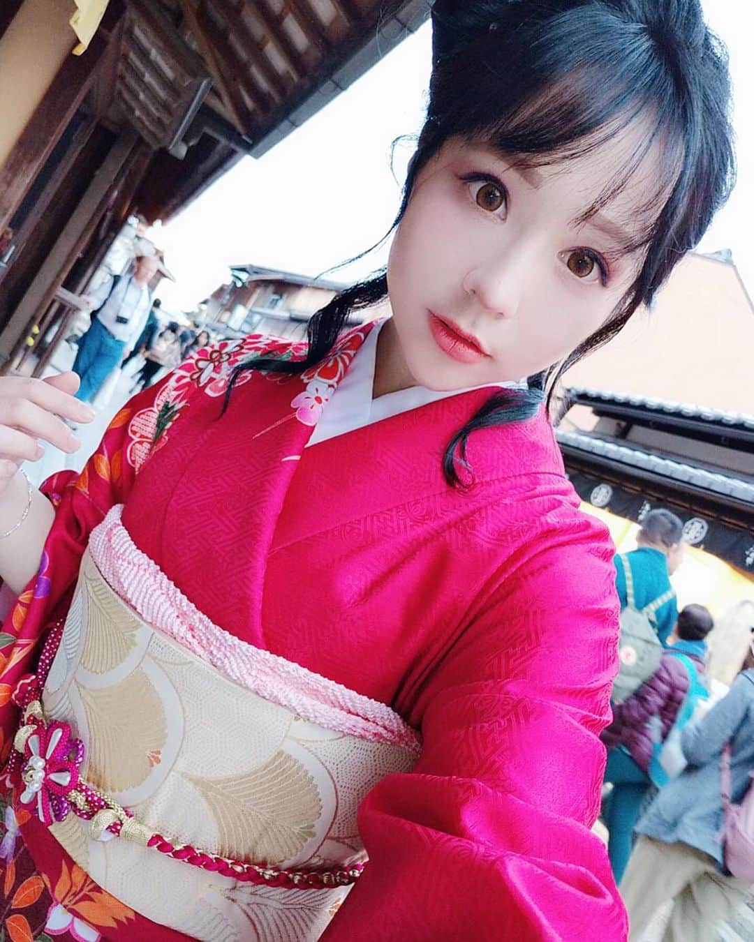 千尋のインスタグラム：「京都遊開心🥰🥰🥰🥰🥰 好久沒有穿振袖了 和服店髮型綁超美🥰🥰🥰🥰🥰」