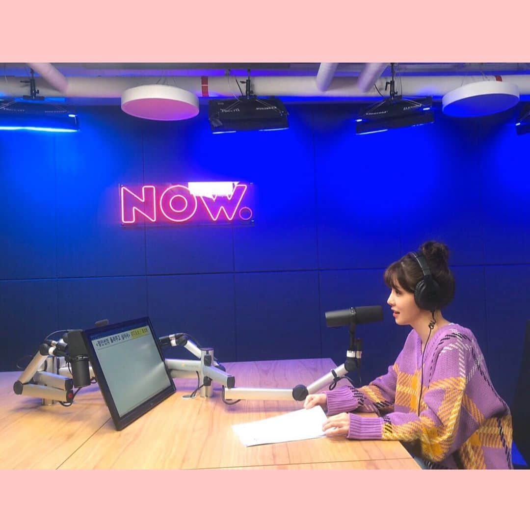 チョン・インソンのインスタグラム：「오늘 밤 9시, 네이버 NOW <들려주고 싶어서> . 자기 전에- 노래 들으러 와 줄래요? 🎶」