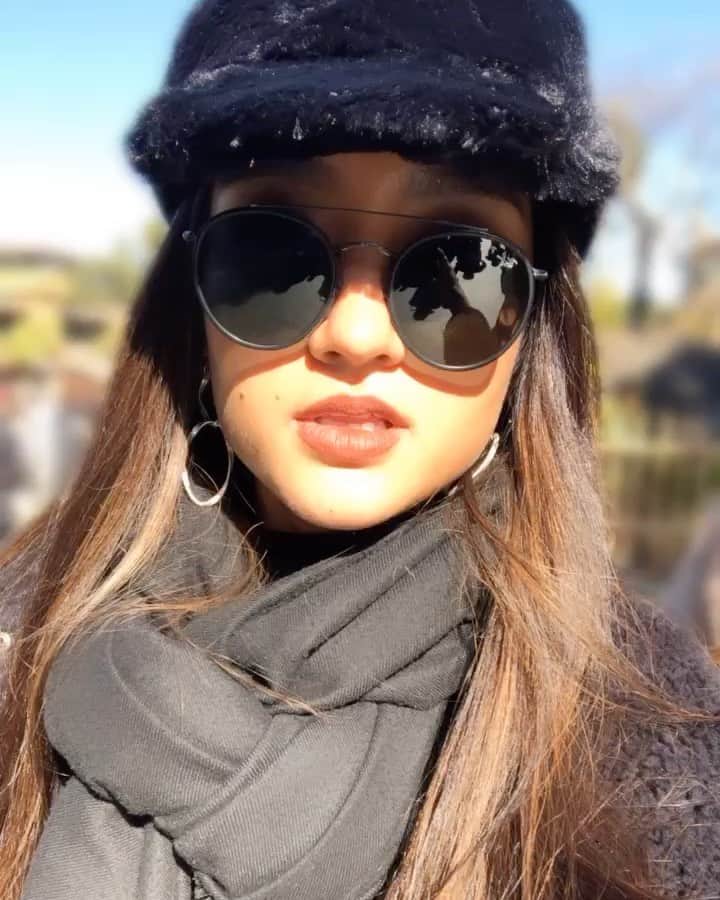 のインスタグラム：「るんるんるん🖤 オズワルド耳にワイヤーついててびゅんびゅんかわいかった🖤🖤🖤 #disneyland#tokyodisneyland  #オズワルド#ディズニー #休日#休日の過ごし方」