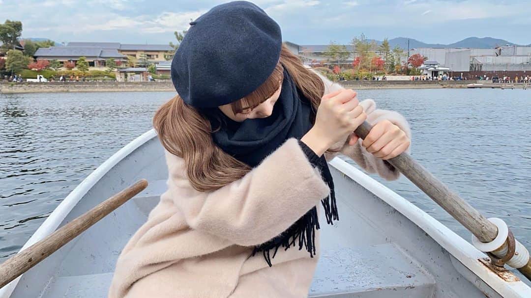 のインスタグラム：「ボート漕いだよ。大変ねこれ。」