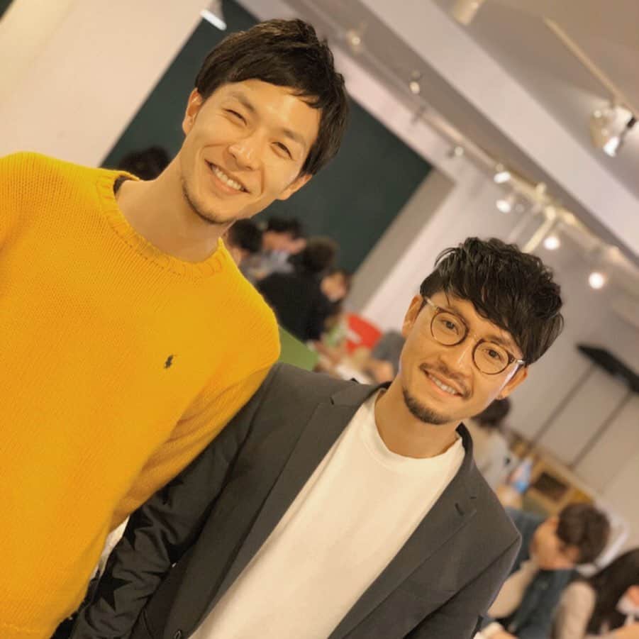 のインスタグラム：「先日は三栄建築設計さんの講演会イベントで半さんとご一緒させていただきました。  さすが東大生。 みんな頭が良くて鋭かったです😇  21卒の就活生も楽しく就活がんばって🔥  #バチェラー #バチェラー2 #bachelorjapan #バチェラージャパン #小柳津林太郎 #ghost  #アマゾンプライム #thebachelor #rinstagram #東大生 #講演会 #学生 #三栄建築設計 #テラスハウス #半田悠斗 #🌹 #東大 #東京大学 #就活」