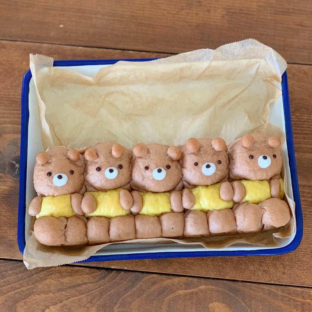 Ranさんのインスタグラム写真 - (RanInstagram)「. . #konelのくまパン . . ちぎられた姿もまたかわいい♡ . . . #bread #bear #kawaii #japan #tokyo #kawaiifood #kidsfood #breakfast #lunch #chocolate #cake #sweets #パン #ちぎりパン #くまパン #くまちゃんイラストパン #くま好き #チョコパン #動物パン #手作りパン #無添加パン #お弁当 #手作りおやつ #手作りお菓子 #パン教室 #konel #親バカ #くまちゃん大好き」11月18日 19時25分 - konel_bread