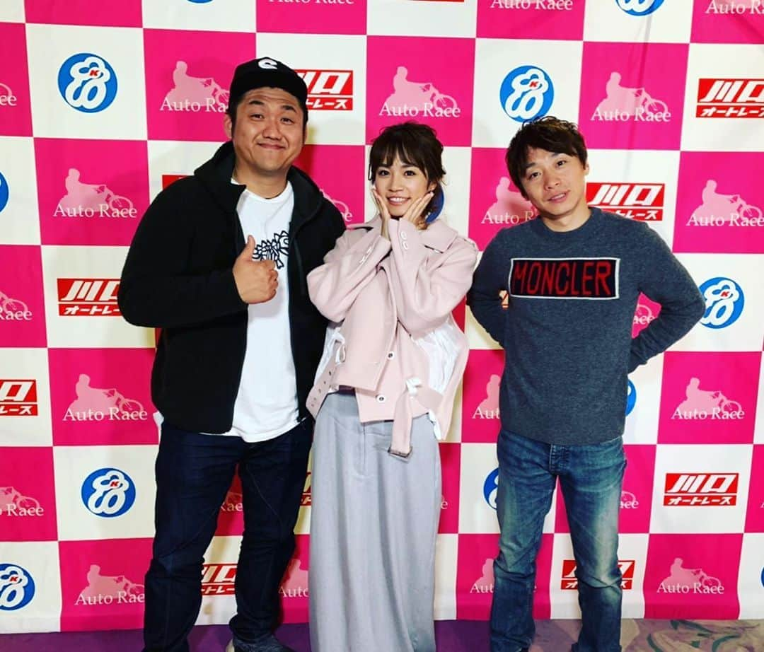 お兄ちゃんさんのインスタグラム写真 - (お兄ちゃんInstagram)「『謙聞録』の収録で、オートレースに行かせて頂きました😊 爆音でスピード感あって、楽しかったです❗️ またチャレンジしたい✨ #川口オート #謙聞録 #池添謙一 #菜乃花 #Iカップアイドル #めちゃええ子 #ビタミンＳお兄ちゃん」11月18日 19時45分 - oniichan0715